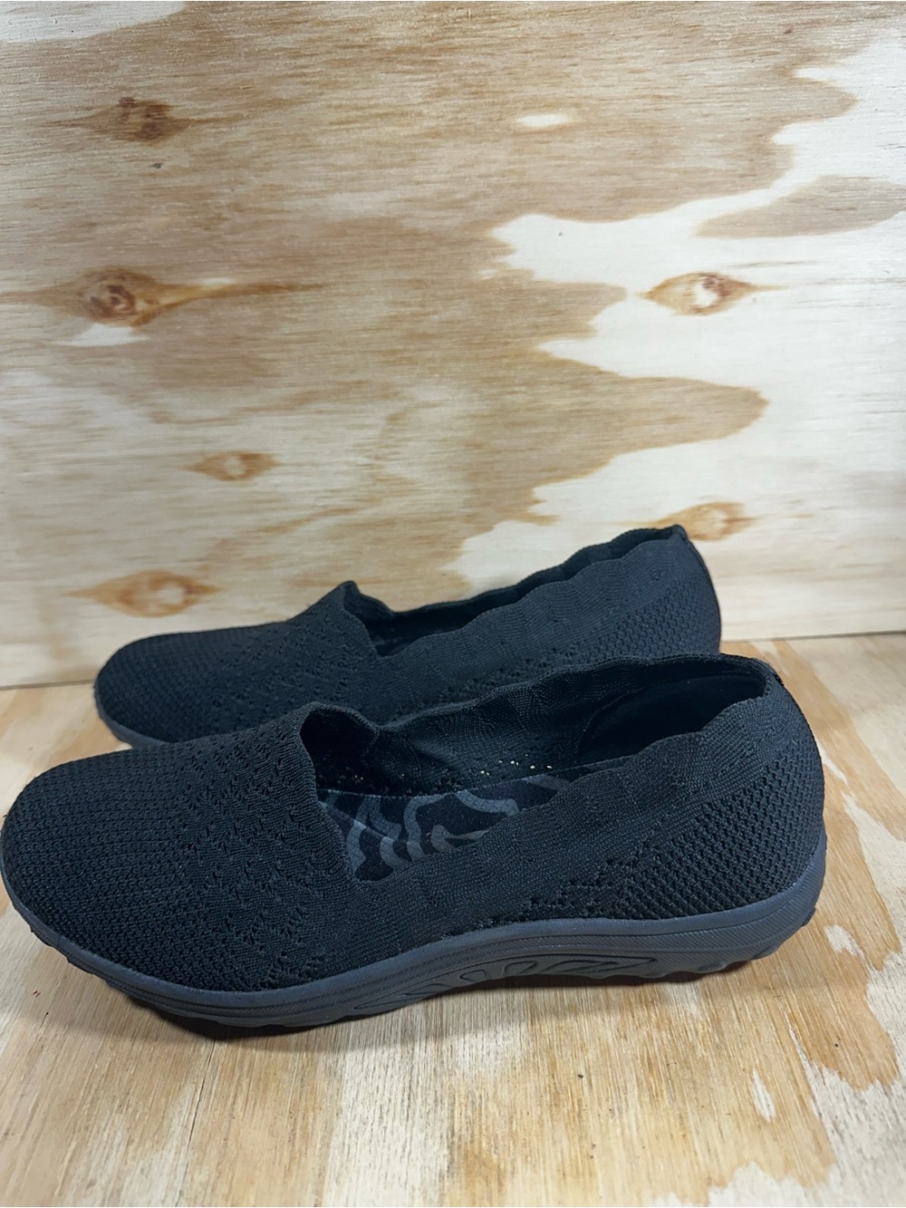 Skechers Comfort Knit Black Slip On Shoes Women’s Size 8.5